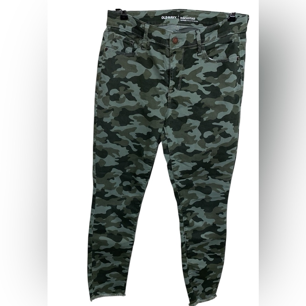 Woman camouflage pants